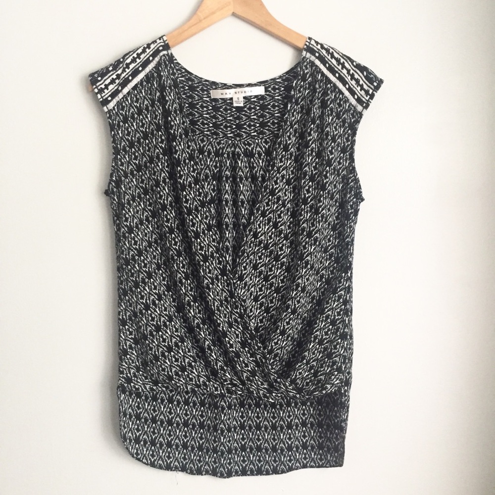 Max Studio Black & White Sleeveless Top Size Small - Picture 1 of 6